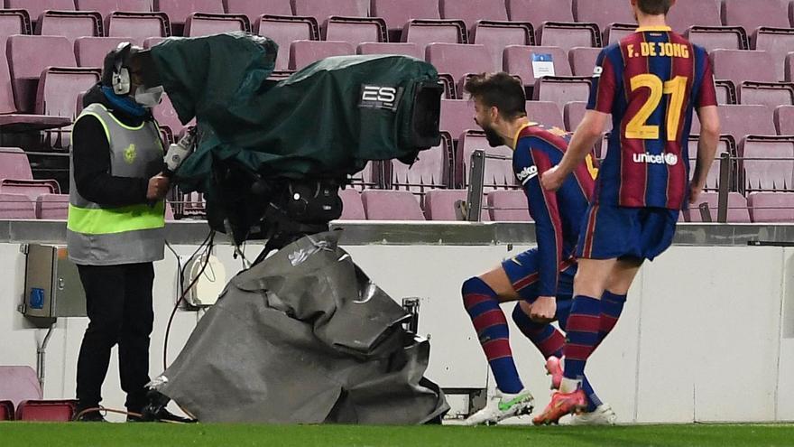 "¡Estaba escrito! ¡El estadio de las remontadas! ¡El estadio de las gestas! ¡Viene el mariscal a incendiar la Copa!"