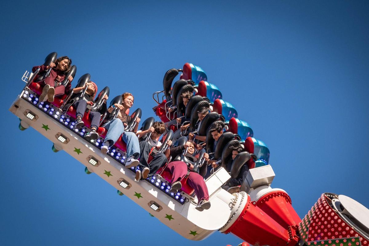 Visita del alcalde a la feria de atracciones del Carnaval