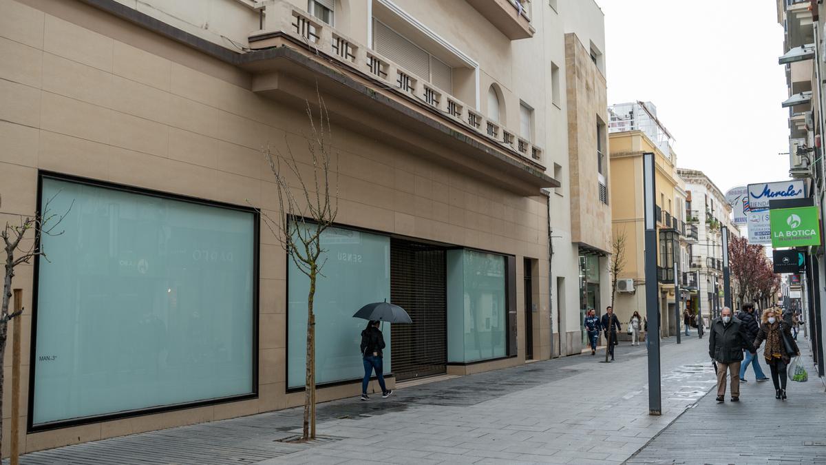 Una cadena gallega de perfumerías se instalará en el edificio de Zara de la  calle Menacho en Badajoz - El Periódico Extremadura