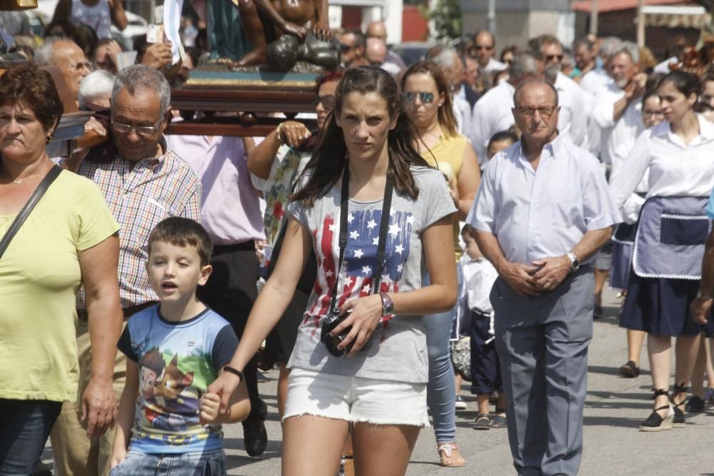 Meira se vuelva en la ofrenda a los marineros