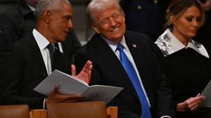 Washington, Dc (United States), 09/01/2025.- Former US President Barack Obama (L) and President-elect Donald Trump (C) speak ahead of the state funeral services for former US President Jimmy Carter at the National Cathedral in Washington, DC, USA, 09 January 2025. Carter, the 39th US president, died at age 100 in his hometown of Plains, Georgia, on 29 December 2024. EFE/EPA/RICKY CARIOTI / POOL