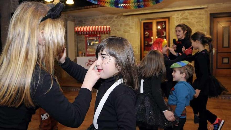 Participantes en la fiesta infantil organizada en Vista Alegre. // Bernabé/Javier Lalín