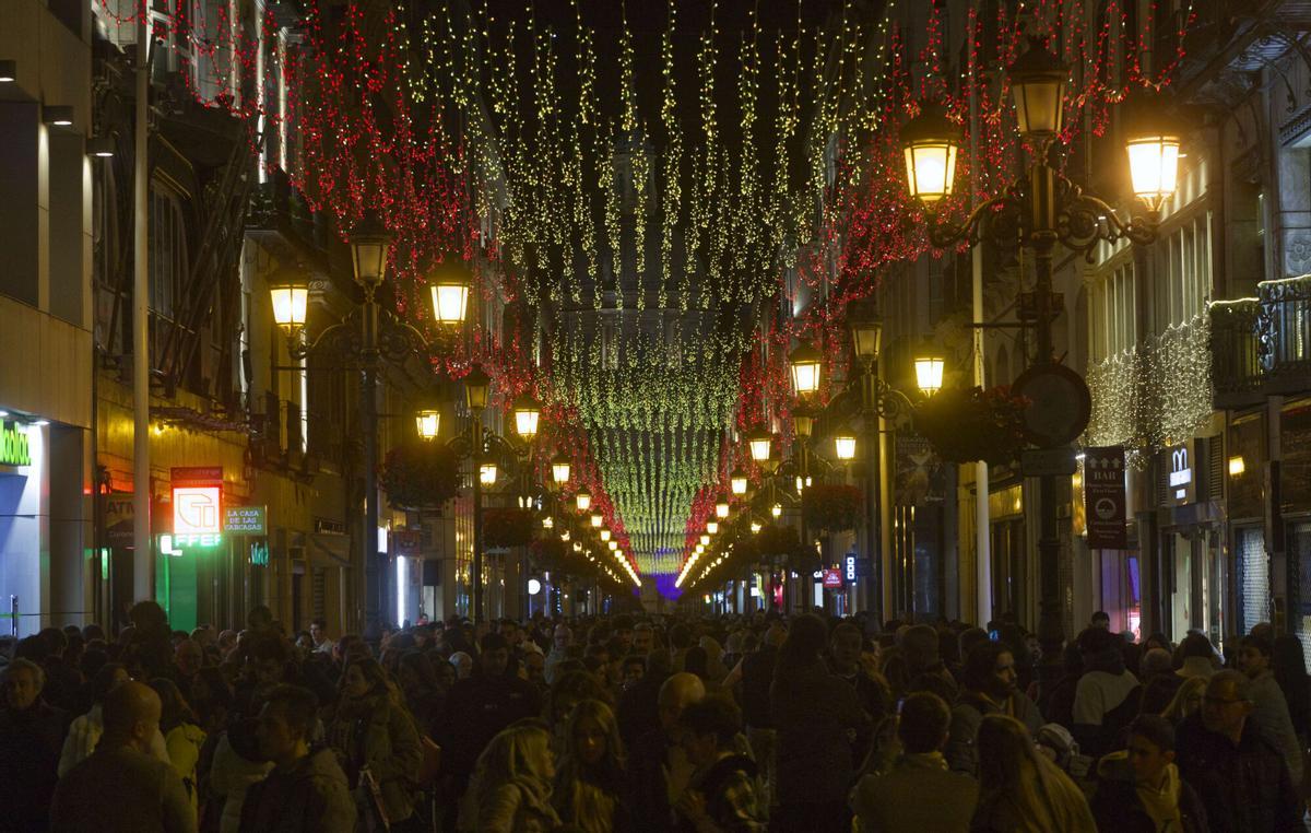 FIESTAS DE NAVIDAD, AMIBEINTE NAVIDEÑO POR EL CENTRO DE ZARAGOZA, LUCES DE NAVIDAD