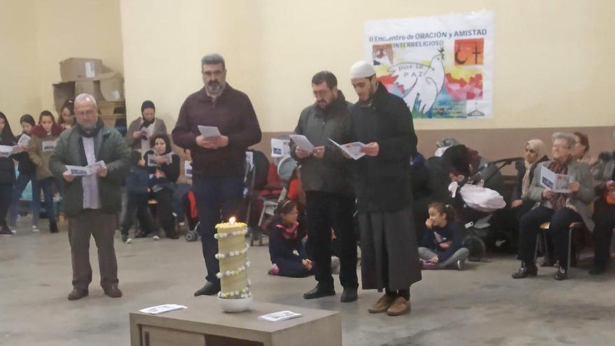 El rezo se celebró en la parroquia del Carmen