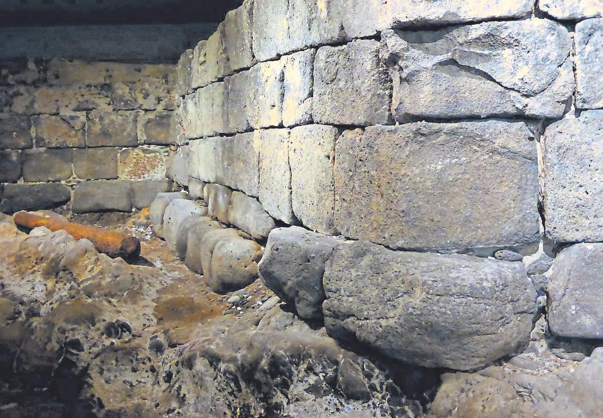 Restos visitables del Castillo de San Cristóbal, en el Centro de Interpretación situado en la plaza de España.