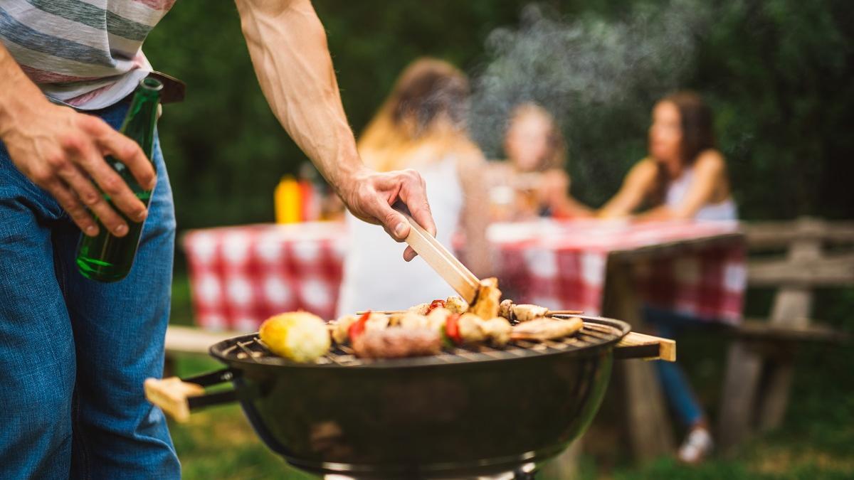 Manten limpia tu barbacoa con este sincillo truco