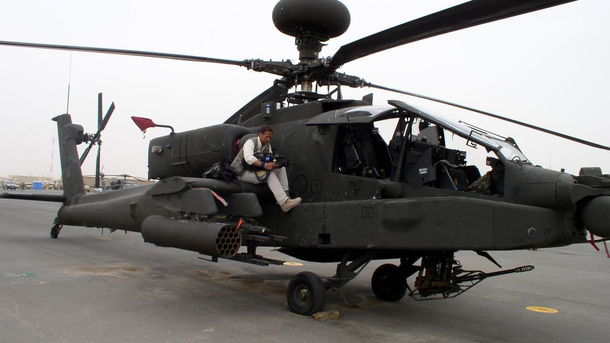 “A bordo” de un helicópetro del ejército norteamericano en la segunda guerra del Golfo (Irak, 2003).