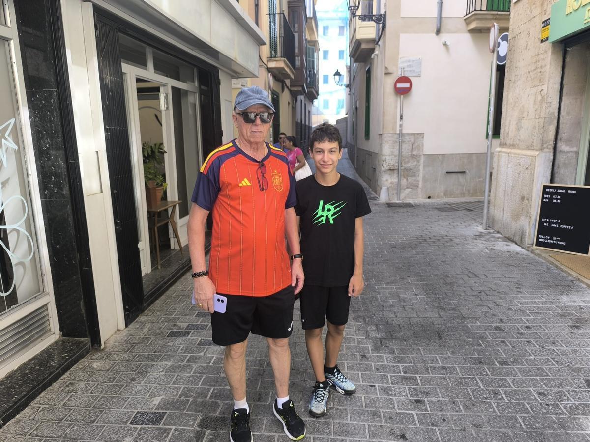 Manuel y Jesús, en el centro de Palma.