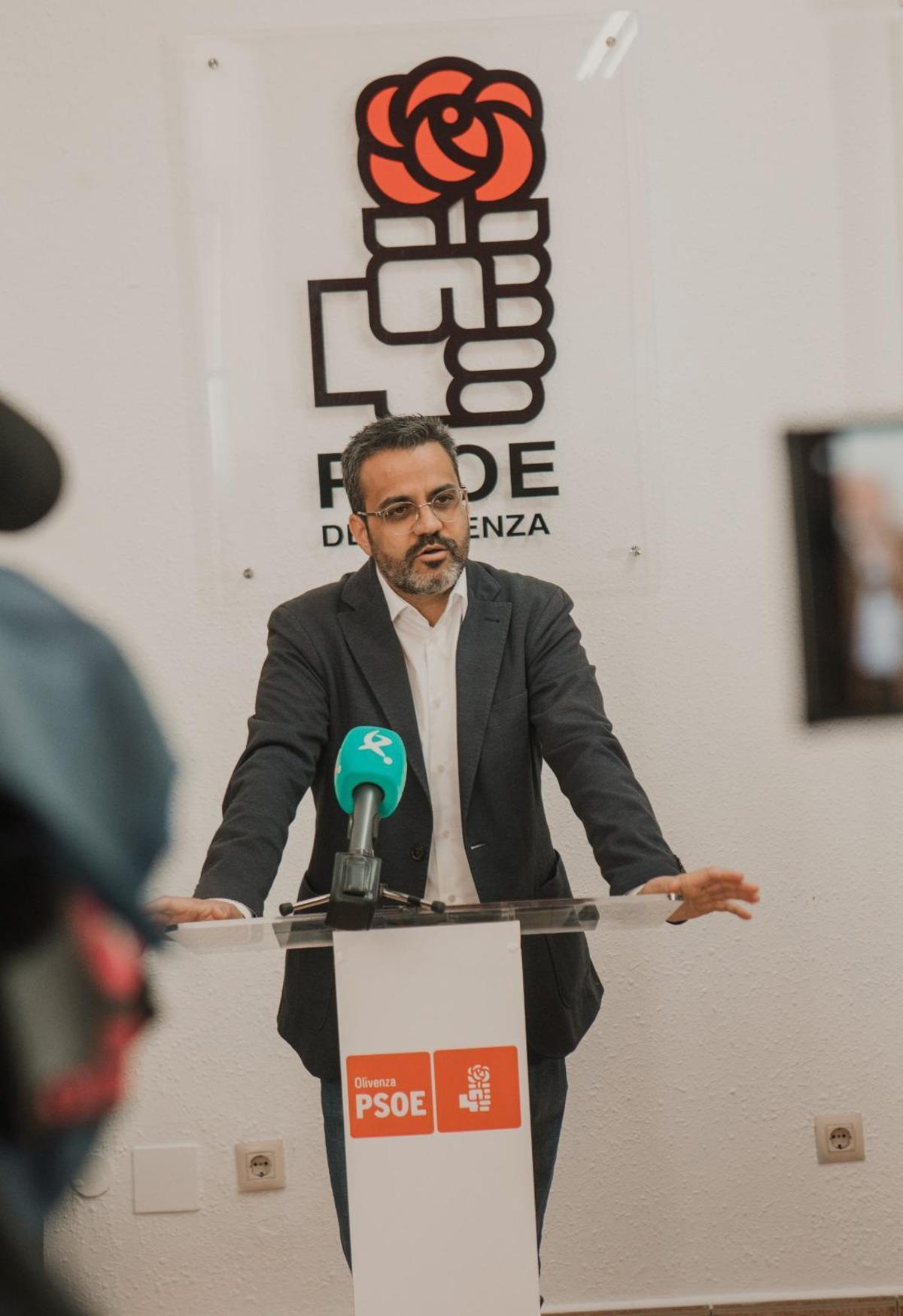 Olivenza'nın Badajoz kasabasının belediye başkanı Manuel José González Andrade, Extremadura PSOE'sine liderlik etme adaylığını duyurdu