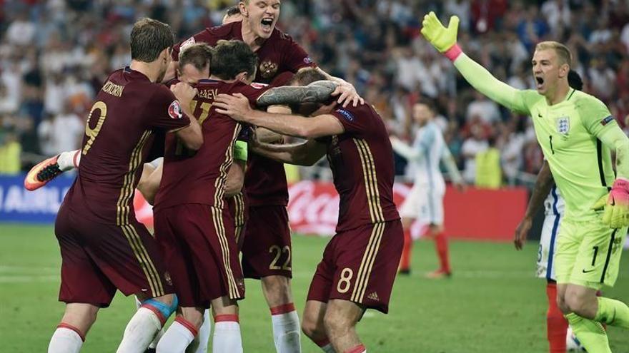 Berezutski cumple su amenaza y deja sin premio a Inglaterra (1-1)