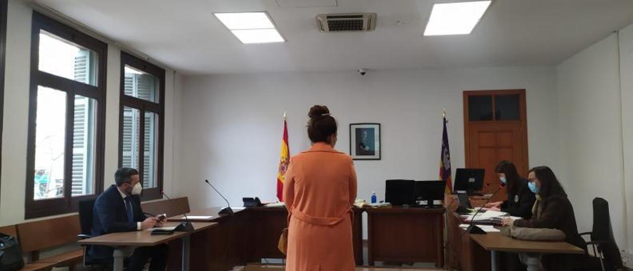 La mujer condenada, ayer durante la vista celebrada en un juzgado de lo penal de Palma.
