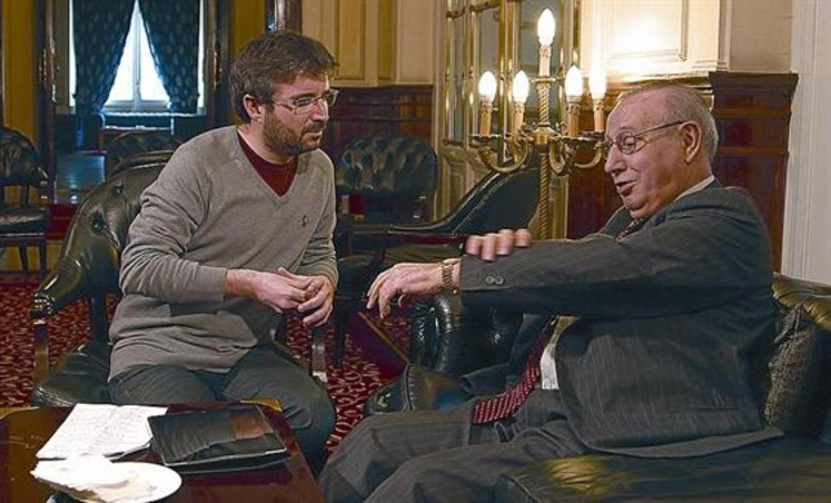 Jordi Évole, amb el veterà diplomàtic espanyol Melitón Cardona. Jordi Évole, amb el veterà diplomàtic espanyol Melitón Cardona.