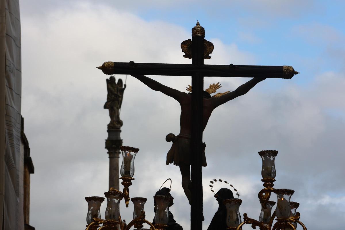 La Vera Cruz y el Amor vuelven a sus templos