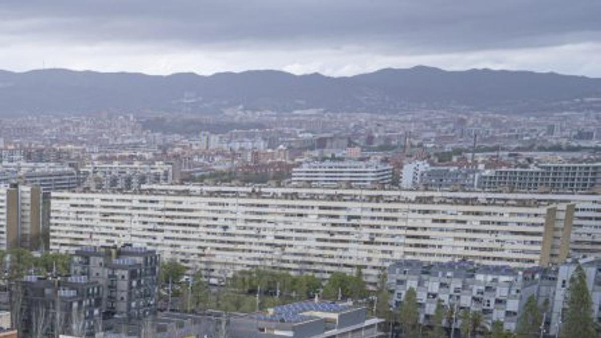 Ajornat a la Mina l’inici del desnonament de 56 pisos ocupats