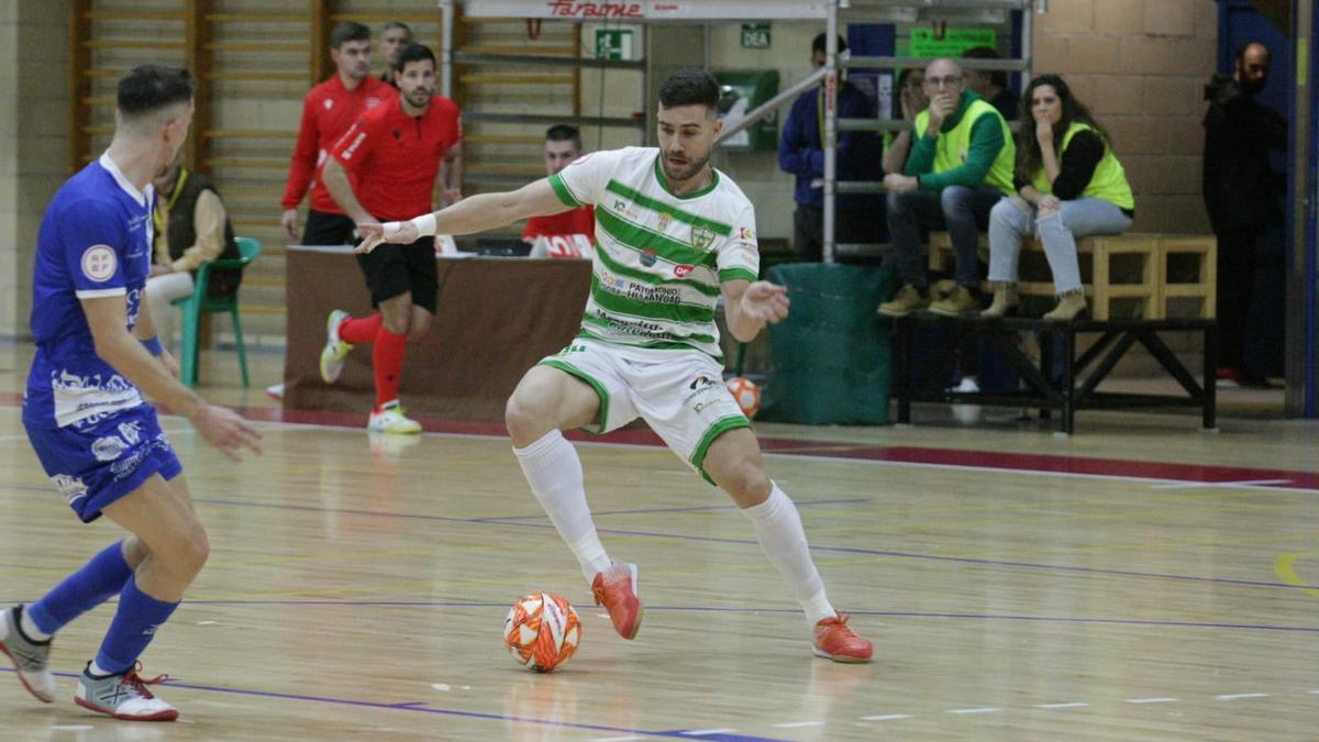 Alberto Saura, en un lance del partido entre el Manzanares y el Córdoba Futsal.