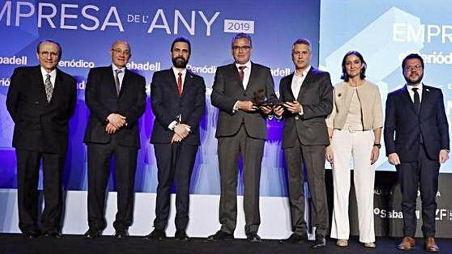 D&#039;esquerra a dreta, Javier Moll, Josep Oliu, Roger Torrent, Jordi i Josep Ametller, Reyes Maroto i Pere Aragonès durant l&#039;entrega de premis.