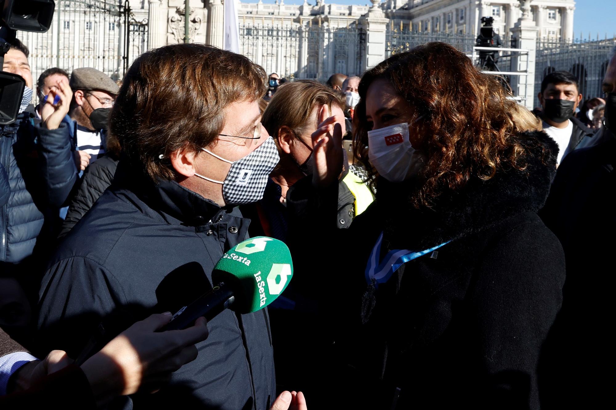 Reencuentro pacífico entre Ayuso y Almeida en pleno pulso por el PP de Madrid: “Hay buen rollo”