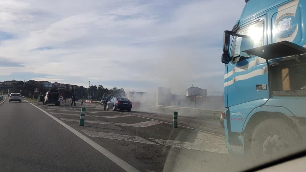 Arde un coche en la variante de Avilés