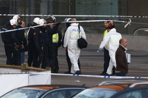 Empotra un coche con bombonas de butano en la sede del PP de Madrid.