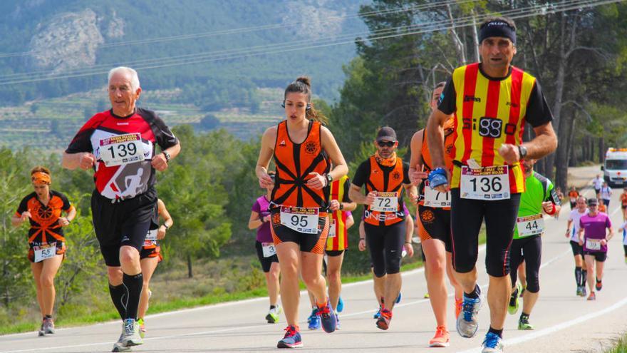 La 40 edición de la Subida a la Font Roja se celebra el domingo con 300 atletas en la salida de la plaza de España