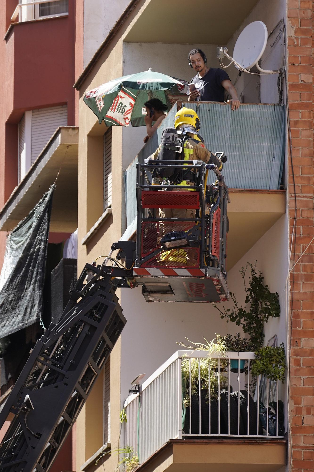 Incendi amb tres ferits lleus a Girona