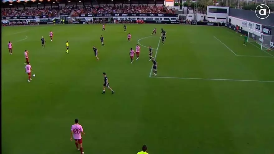 El golazo antológico de Sato en su debut con el Valencia CF