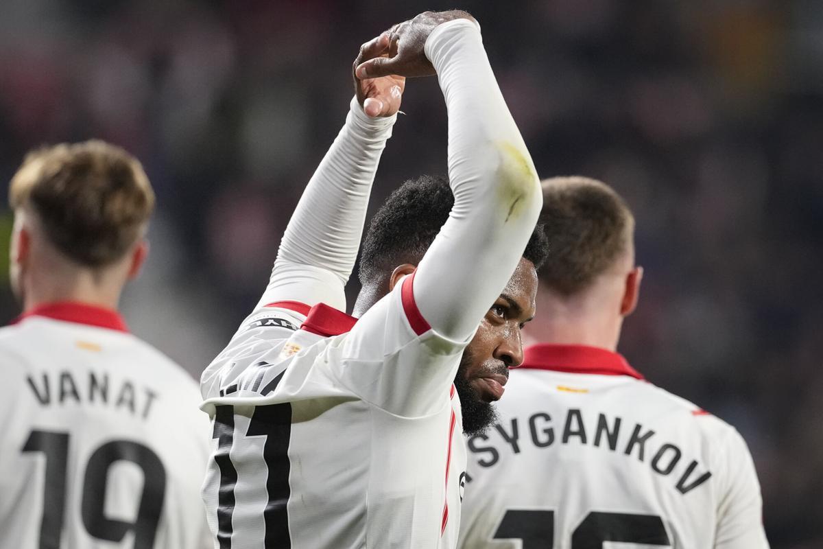 Thomas Lemar celebra su gol al Barça