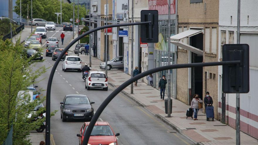 Tráfico en la avenida de José Manuel Palacio. | Pablo Solares