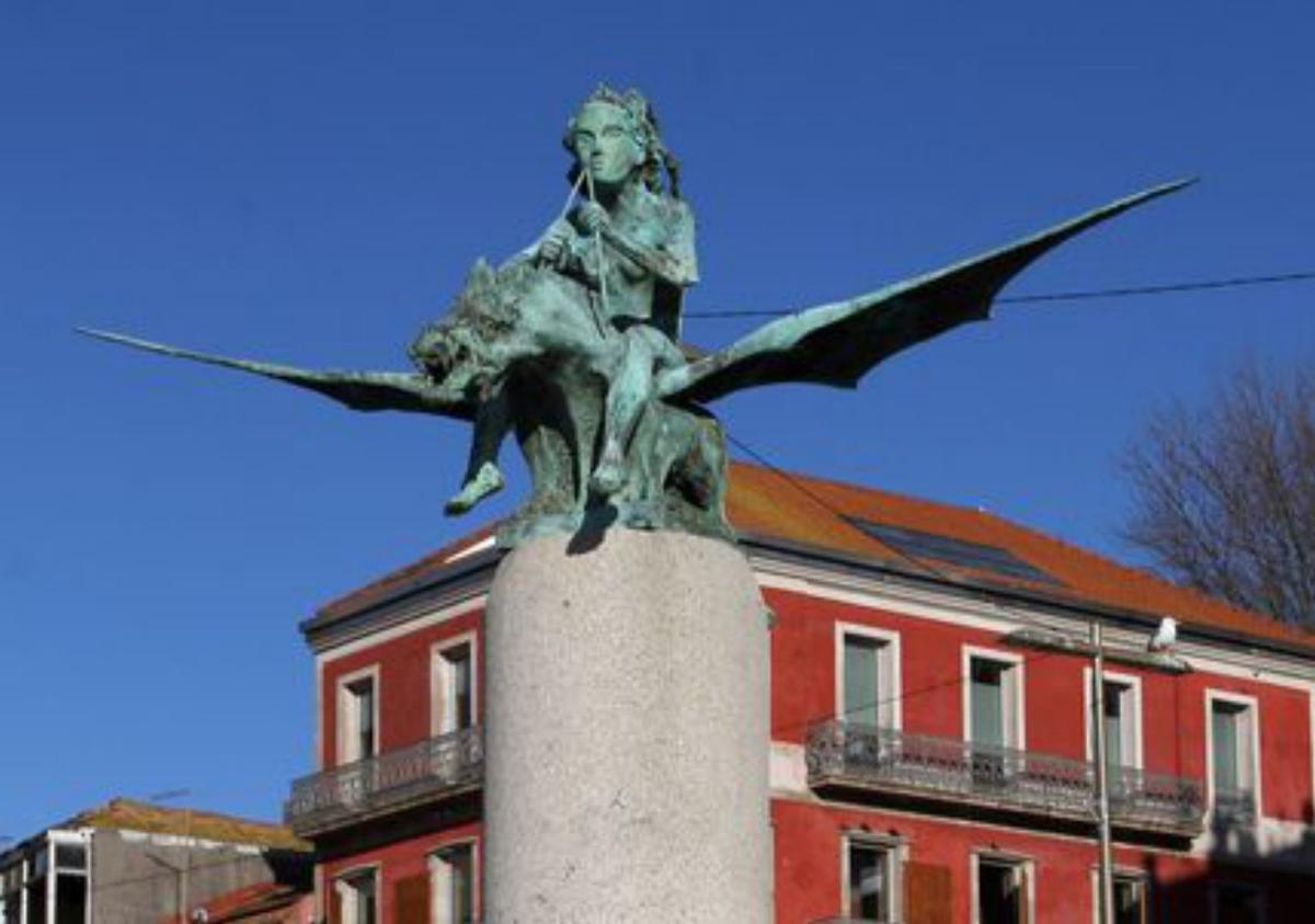 Una estatua para recordar a “Mincho”