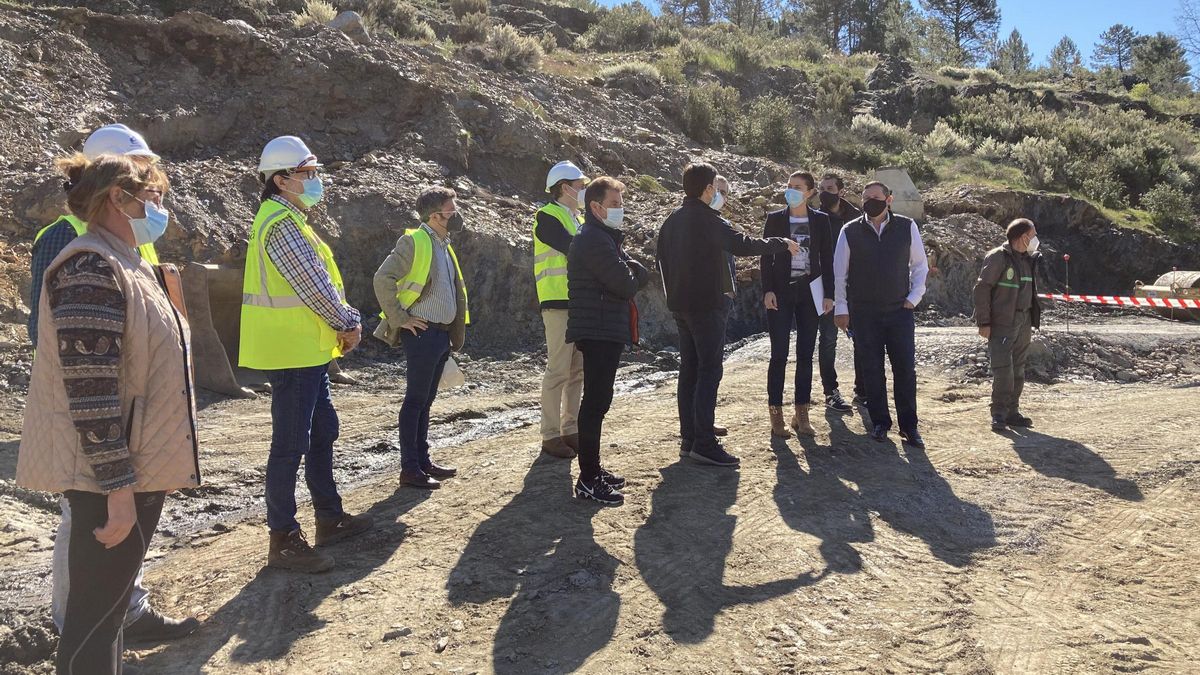 San Damián y Faúndez visitan las obras de la potabilizadora de Alcañices.