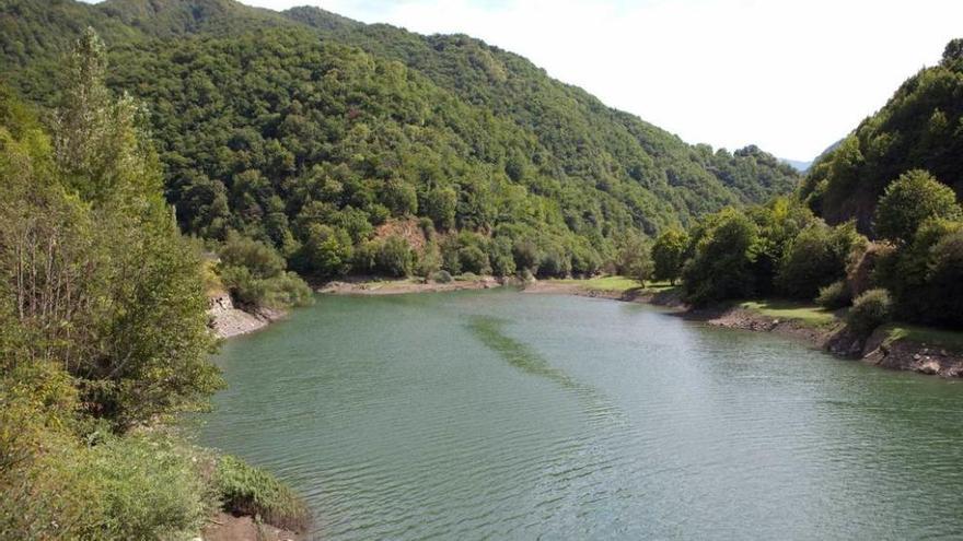 El pantano de Tanes, en el concejo de Caso.