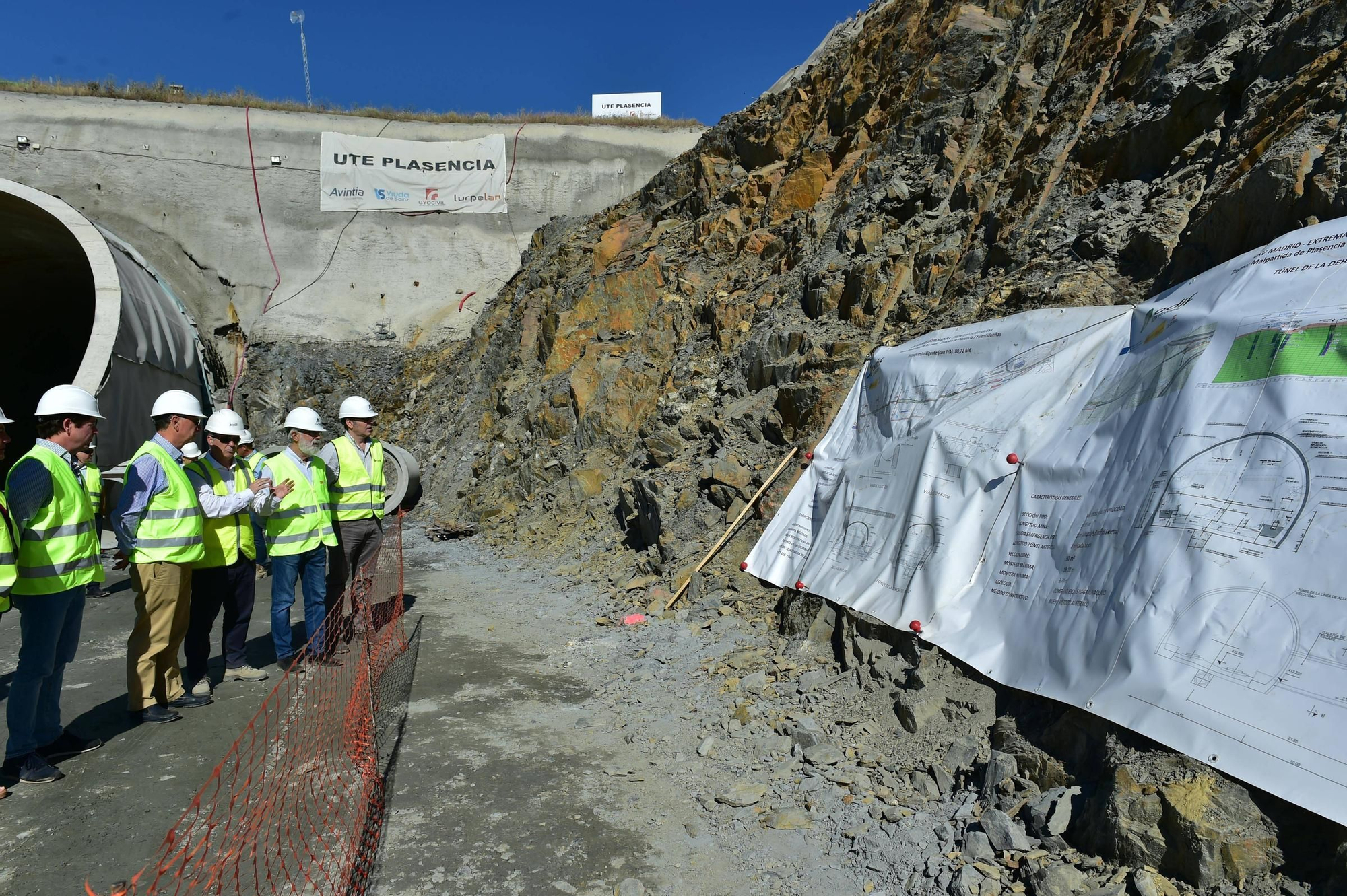 FOTOGALERÍA | El impresionante túnel de 1.500 metros que traerá el AVE a Cácers