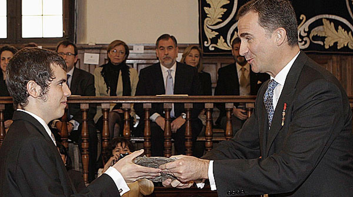 El nét de Nicanor Parra ha recollit el premi Cervantes.