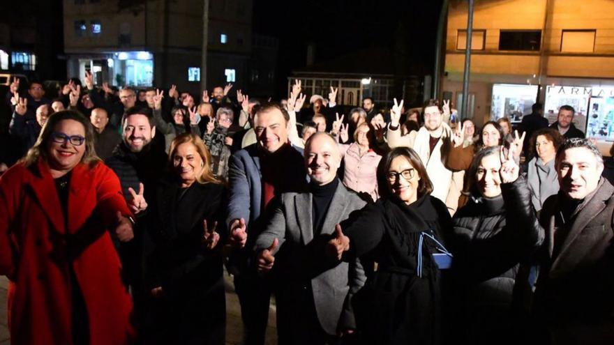 Fotografía de grupo de los socialistas en Barro.   | // FDV