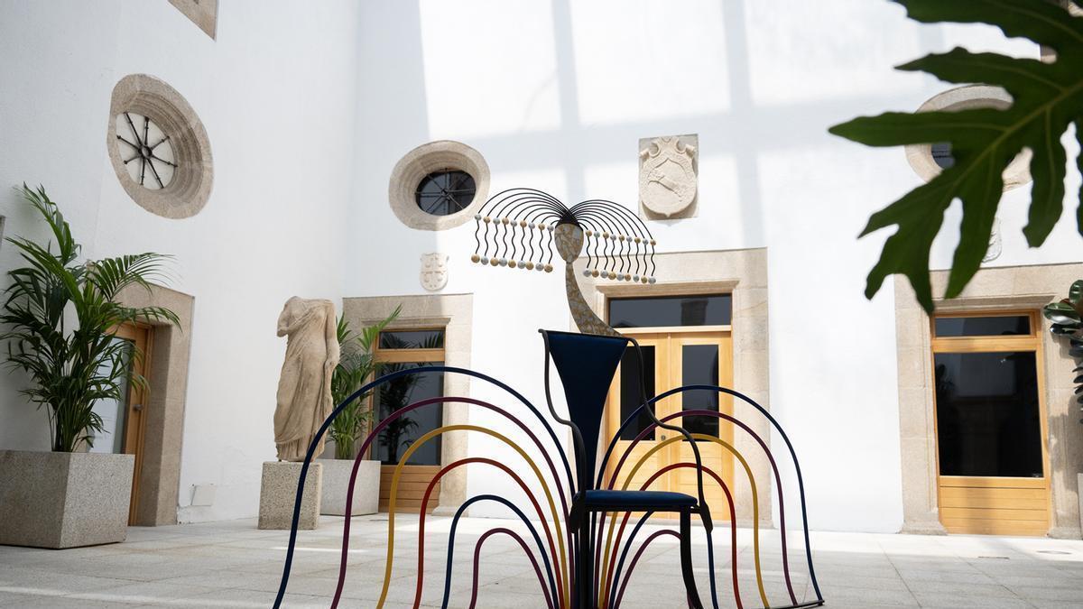Silla de la obra del escultor Miguel Sansón.
