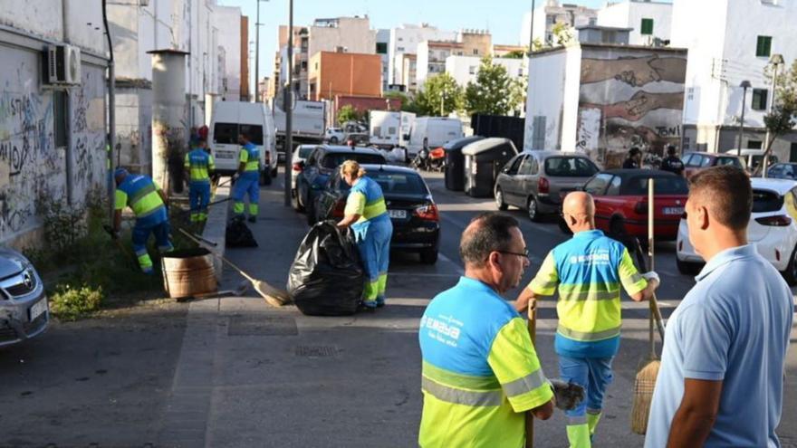 Emaya llevando a cabo el nuevo dispositivo de limpieza. | AYUNTAMIENTO DE PALMA