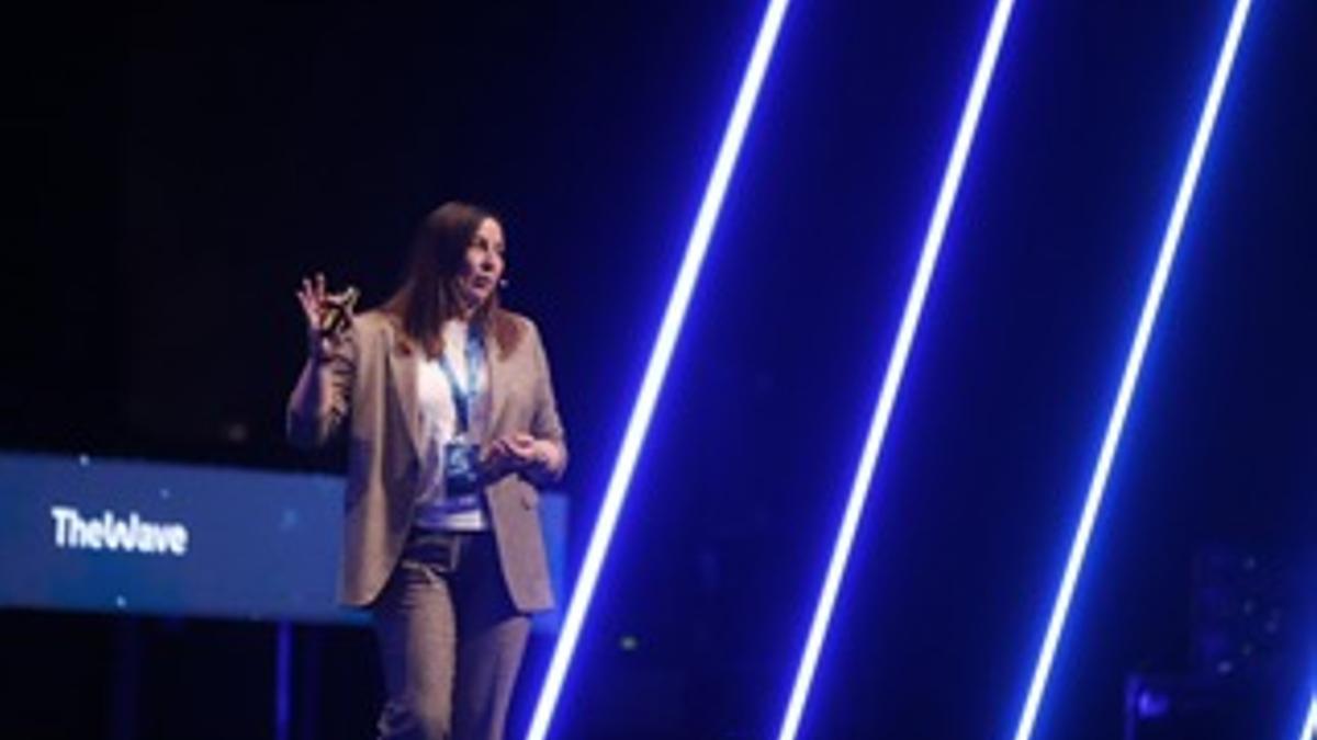 Teba Lorenzo, diirectora general de Soluciones de Negocio de Tik Tok para España, este miercoles en el congreso The Wave de Zaragoza.