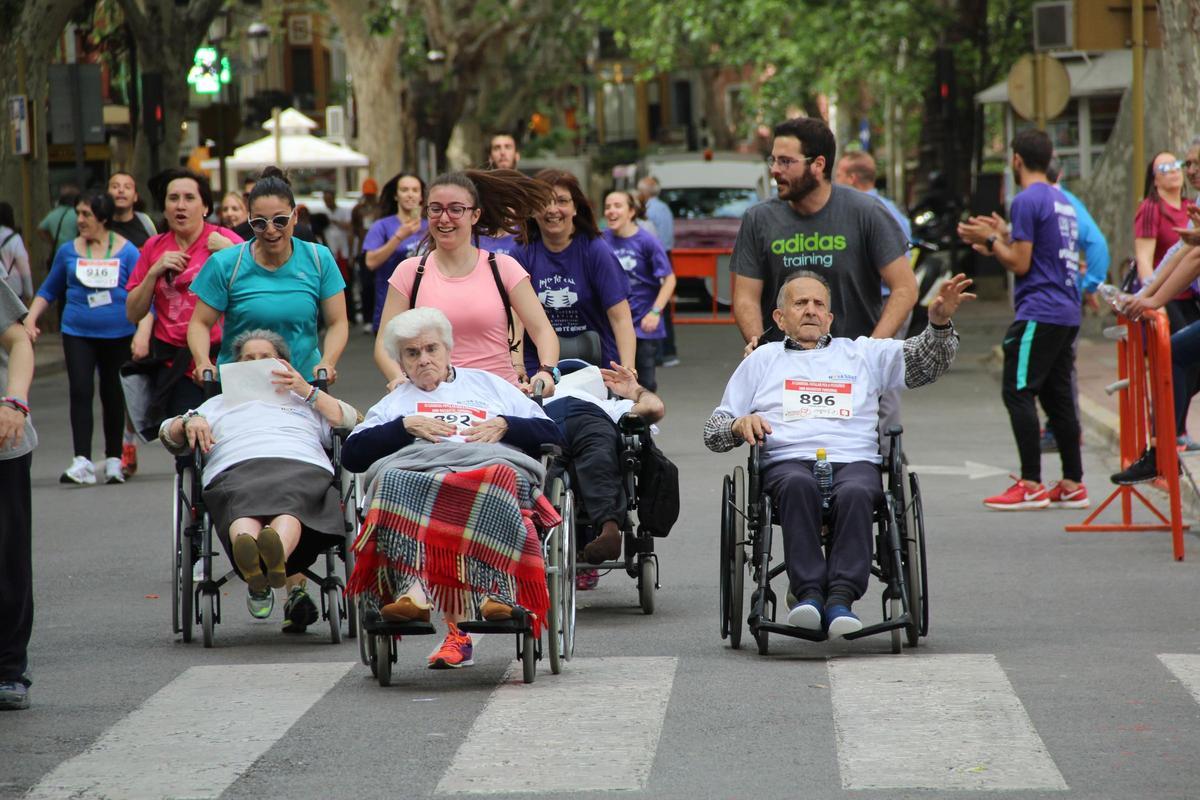 Participantes en la carrera popular de Aspromivise en Xàtiva, en una edición pasada.