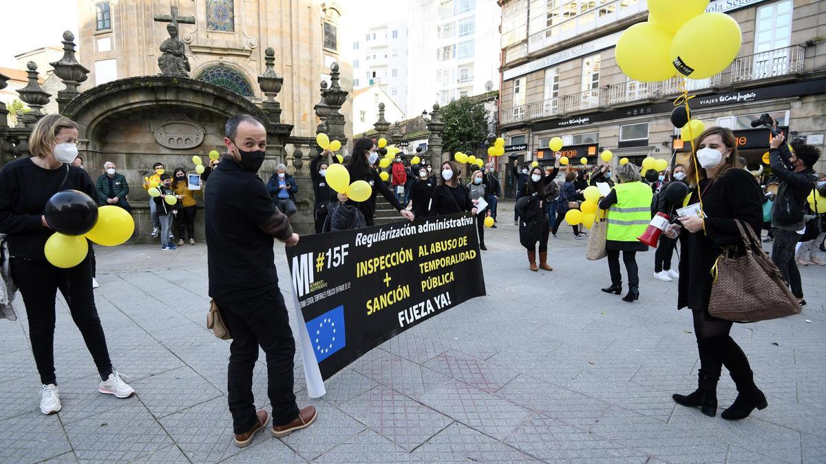 Los trabajadores denunciaron con globos, lemas y pancartas el abuso de la temporalidad en la administración pública