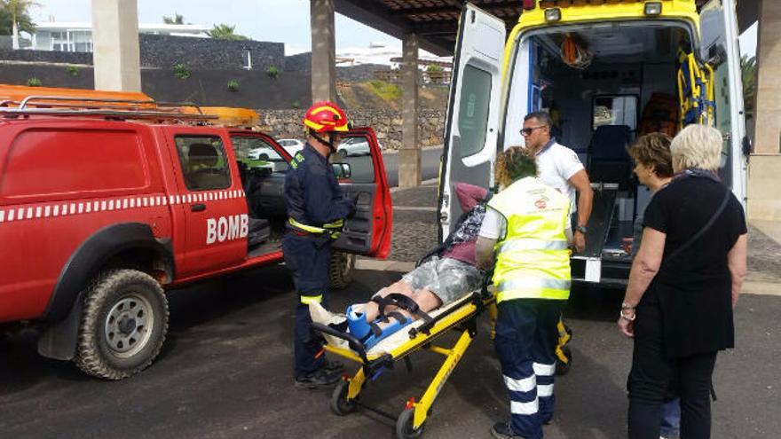 Rescate de un turista italiano con luxación en Playa Quemada