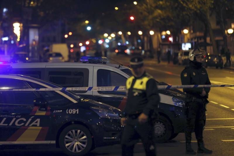 Un turolense estrella su coche contra la sede del PP en Madrid