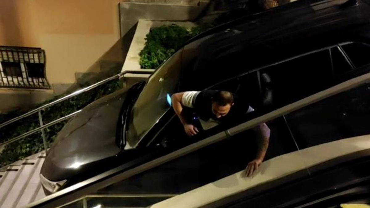 Vídeo | Un conductor begut i drogat s’encasta en unes escales de la Teixonera de Barcelona Vídeo | Un conductor begut i drogat s’encasta en unes escales de la Teixonera de Barcelona