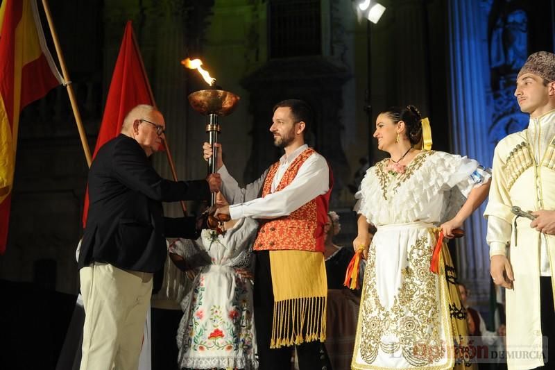 La Antorcha de la Amistad y el Moneo brillan en colores con motivo de este Festival Internacional de Folclore