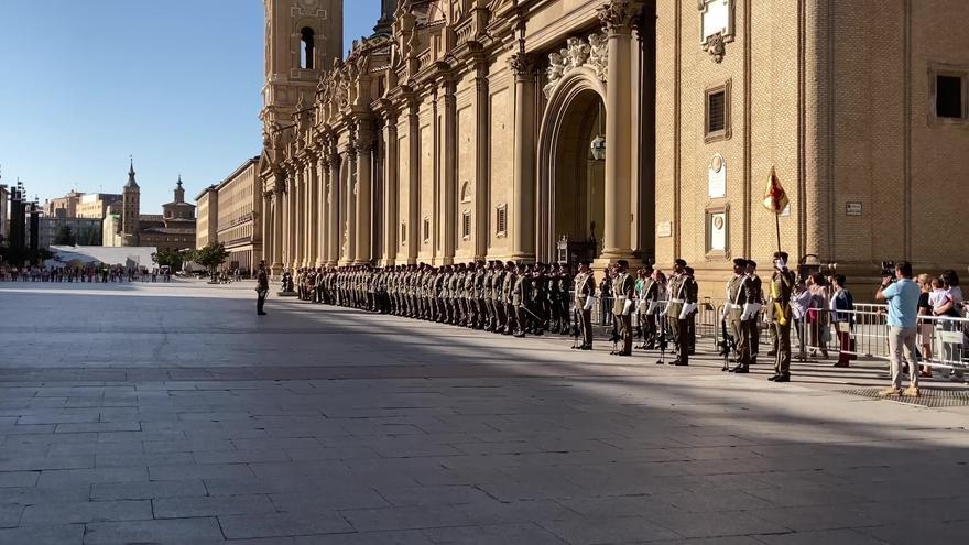 Parada militar en Zaragoza en honor a las heroínas de los Sitios