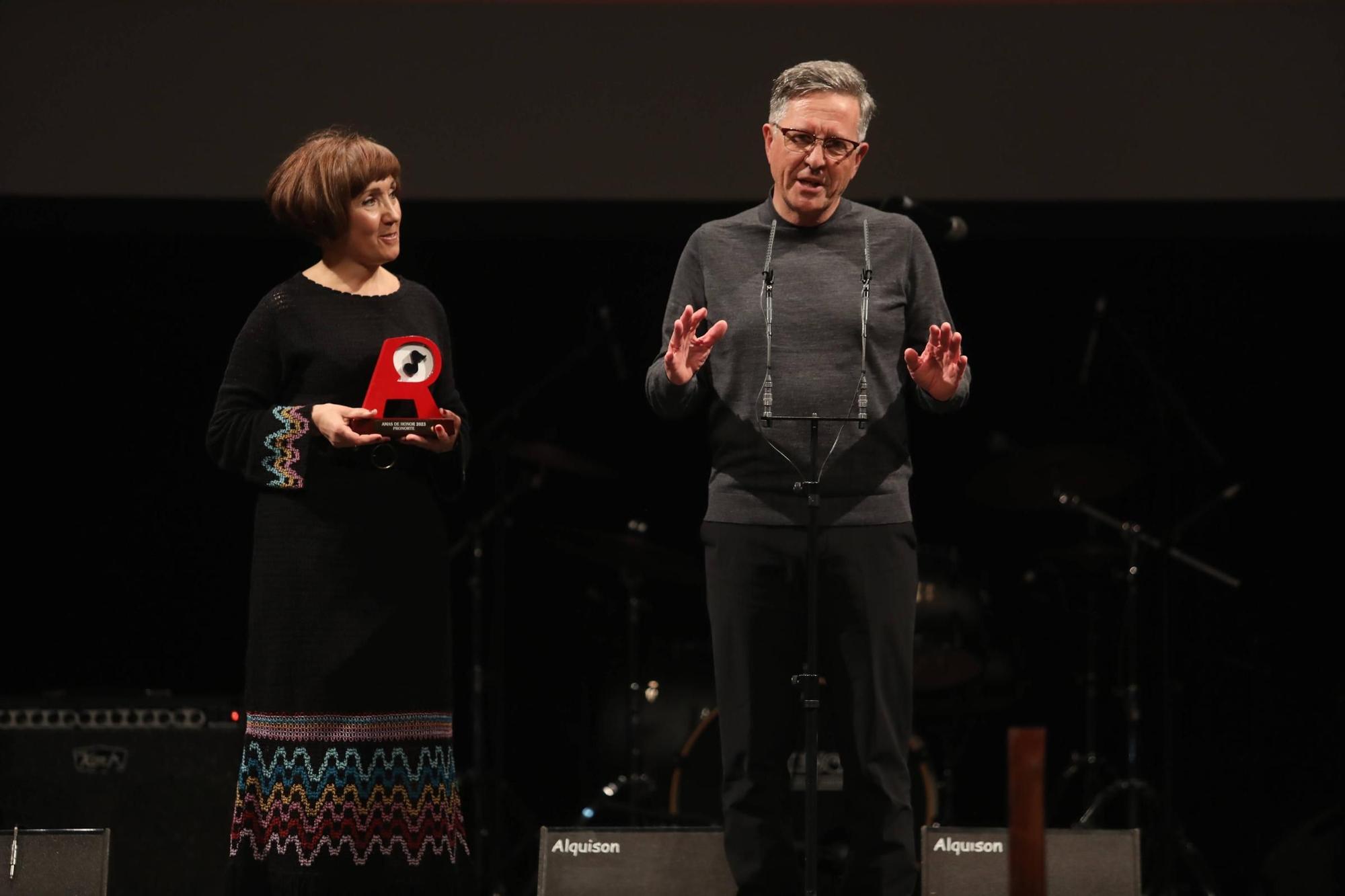 En imágenes | Así fue la entrega de los premios "Amas" en el teatro Filarmónica