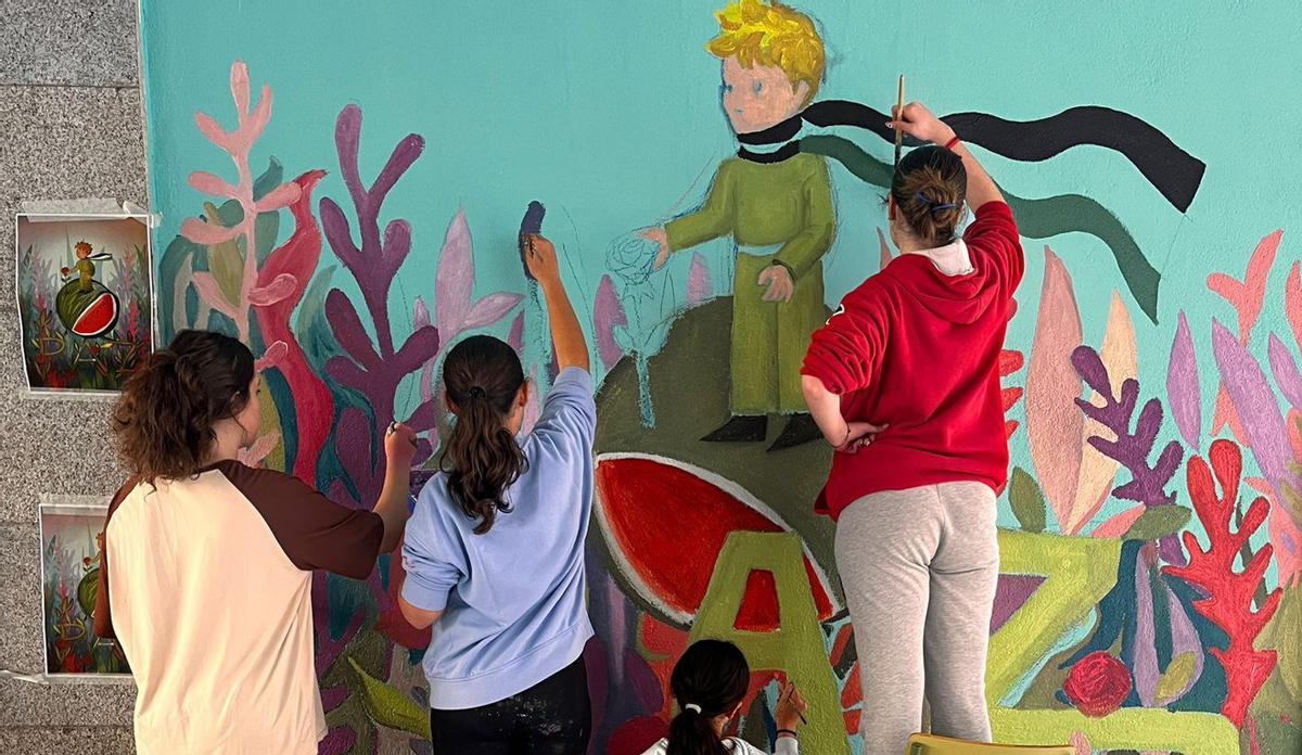 Un mural «por la paz» con bandera Palestina en Moaña | EPE