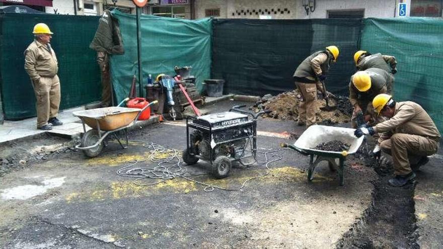 Ejecución de las obras por los alumnos del obradoiro. // FdV