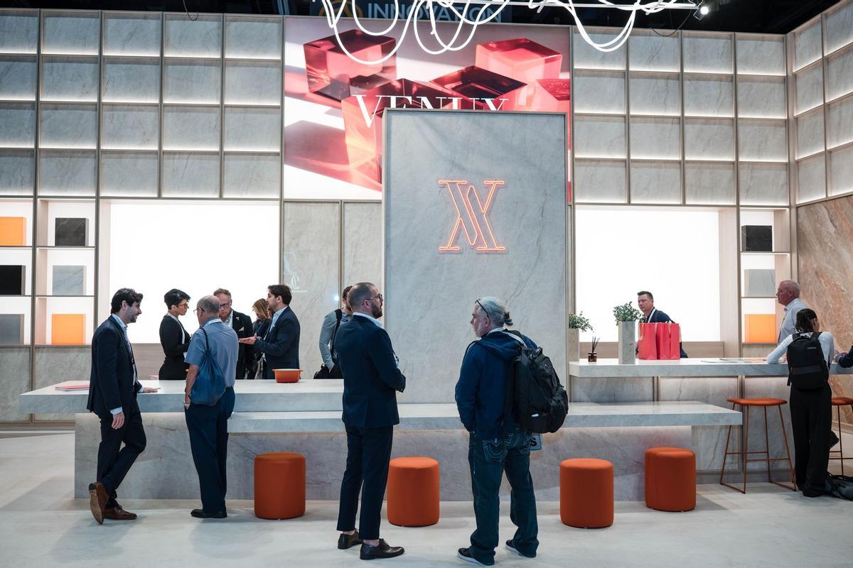 La empresa presentó a profesionales y prescriptores sus nuevas superficies, que destacan por su versatilidad.