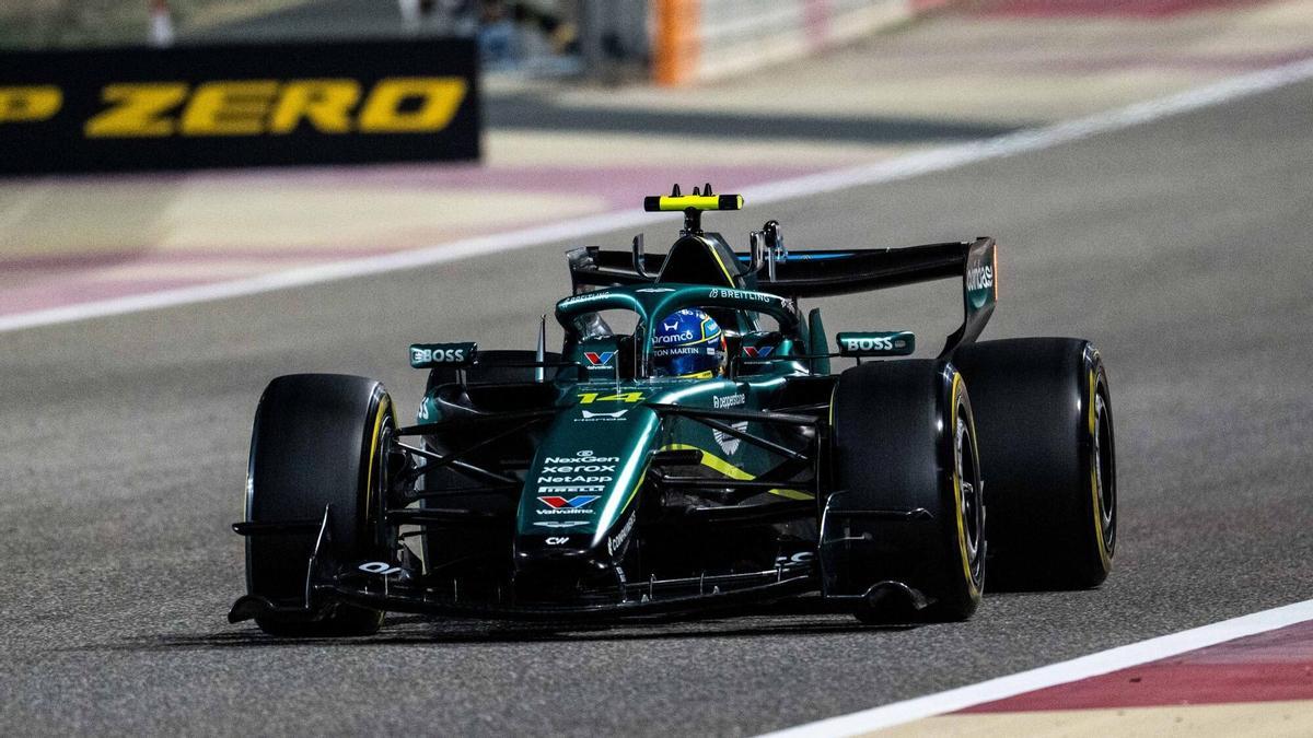 Aston Martin, a la desesperada para salvar a Alonso: gasta un 'filming day' para resucitar al AMR26