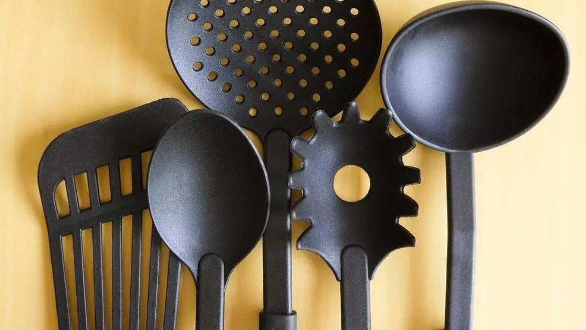 Utensilios de cocina negros
